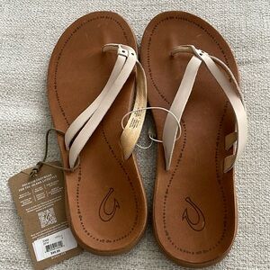 Brand new OkuKai Kapehe Luana sandals size 9